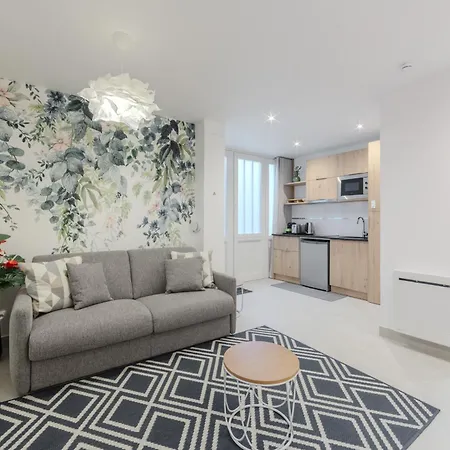 Apartment Jardin Saint Honore Paris
