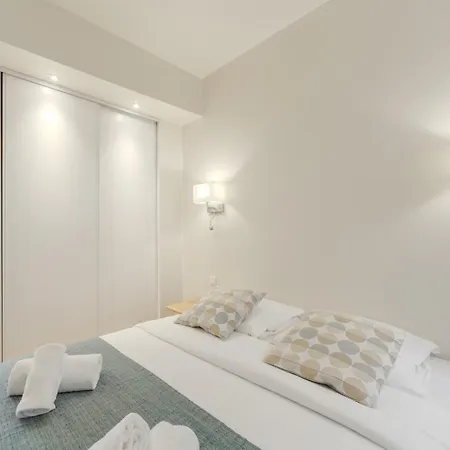 Apartment Jardin Saint Honore